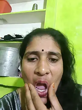 Snapshot of Hot-piuy chatting on October 2025 05:31:01 AM Hot-piuy online show from October 2025 05:31:01 AM