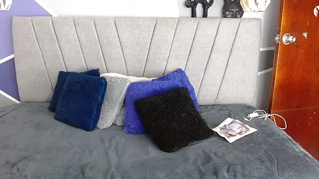 NatiHoran online show from November 2025 11:51:02 PM