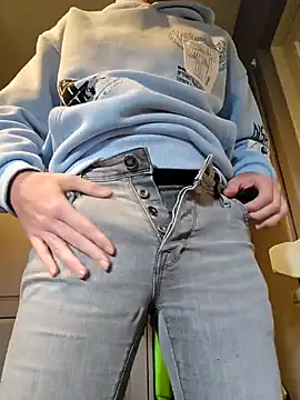 Snapshot of Trekkerboi chatting on October 2025 02:01:02 PM Trekkerboi online show from October 2025 02:01:02 PM