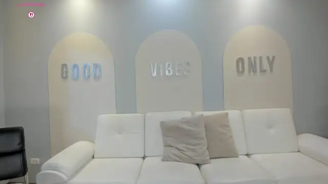 VeronicaBlue online show from December 2025 10:19:01 AM