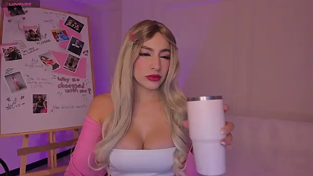 Snapshot of MaddisonTaylor1 chatting on October 2025 08:43:01 PM MaddisonTaylor1 online show from October 2025 08:43:01 PM