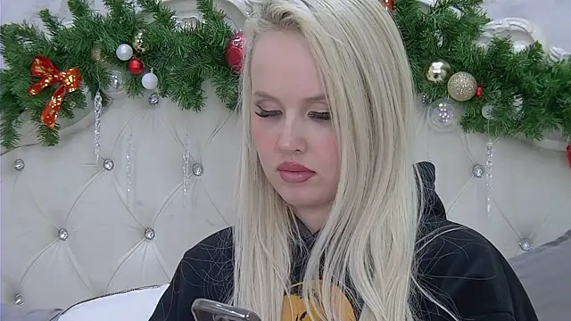 EllieFrosty  online show from December 2025 02:21:01 PM