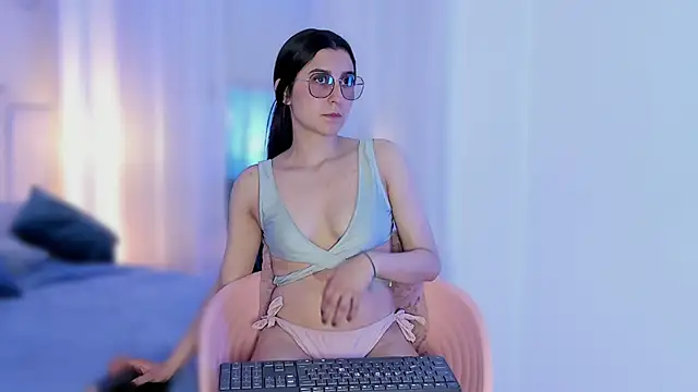 Snapshot of Kitana_Clark chatting on November 2025 07:38:01 PM Kitana Clark online show from November 2025 07:38:01 PM