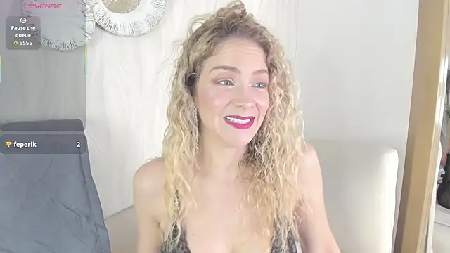 Snapshot of Velora__ chatting on November 2025 03:41:01 AM Velora online show from November 2025 03:41:01 AM