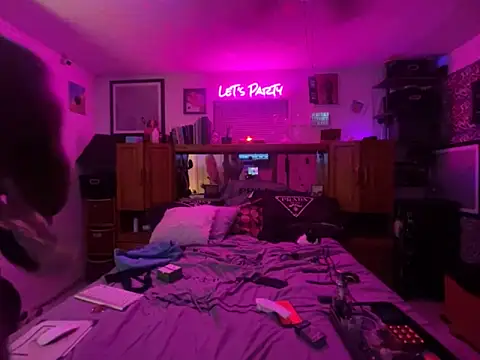 Snapshot of GrandJewel chatting on October 2025 03:18:02 AM GrandJewel online show from October 2025 03:18:02 AM