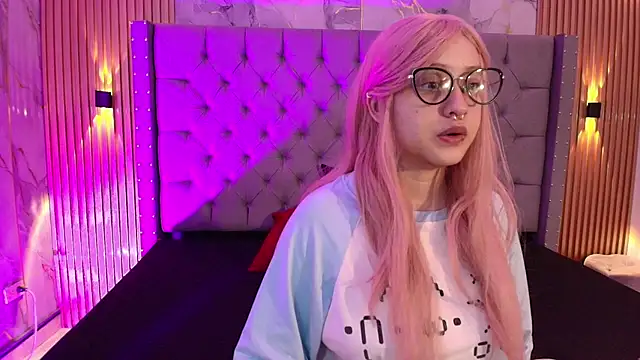 Suxan White  online show from November 2025 11:49:01 AM