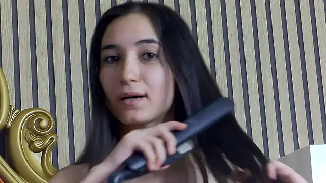 Snapshot of CarolinaBlair chatting on April 2026 08:24:01 AM CarolinaBlair online show from April 2026 08:24:01 AM