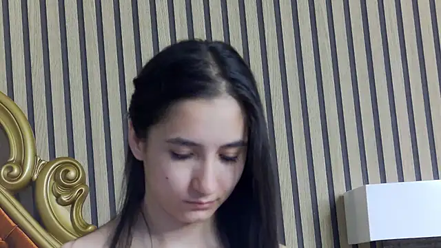 Snapshot of CarolinaBlair chatting on May 2026 03:47:02 AM CarolinaBlair online show from May 2026 03:47:02 AM
