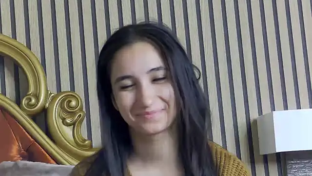 Snapshot of CarolinaBlair chatting on May 2026 03:35:02 AM CarolinaBlair online show from May 2026 03:35:02 AM
