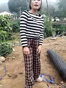 linda bae00 online show from October 2025 01:39:01 AM