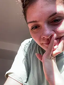 Snapshot of Danielaeliana chatting on May 2026 05:28:01 PM Danielaeliana online show from May 2026 05:28:01 PM