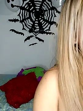 Snapshot of Emily__Hott chatting on October 2025 02:42:02 AM Emily  Hott online show from October 2025 02:42:02 AM