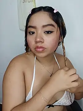 Snapshot of Emily__Hott chatting on May 2026 09:26:02 AM Emily Hott online show from May 2026 09:26:02 AM