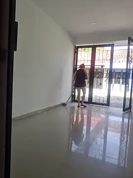 Nina vallon online show from November 2025 01:21:02 PM