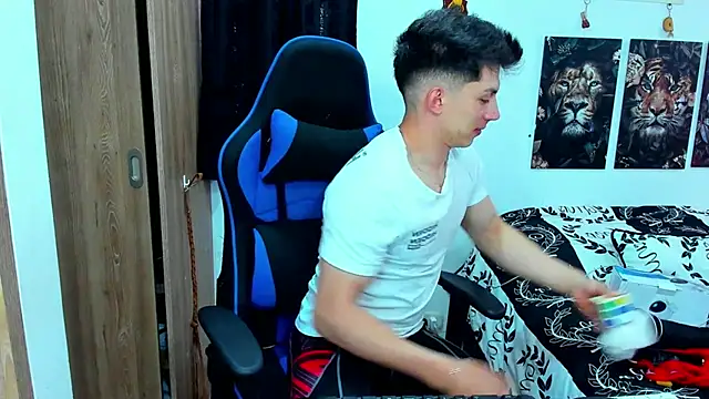 javiersexymann online show from January 2025 04:44:01 PM