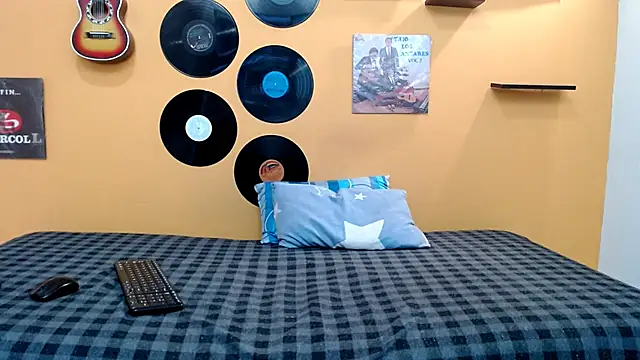 skinnyverus18 online show from February 2026 07:43:01 PM