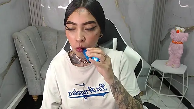 Snapshot of Ashley_Blum_v chatting on October 2025 08:06:02 PM Ashley Blum v online show from October 2025 08:06:02 PM