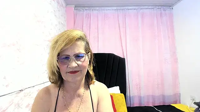 esmeraldaladys online show from October 2025 07:24:02 PM