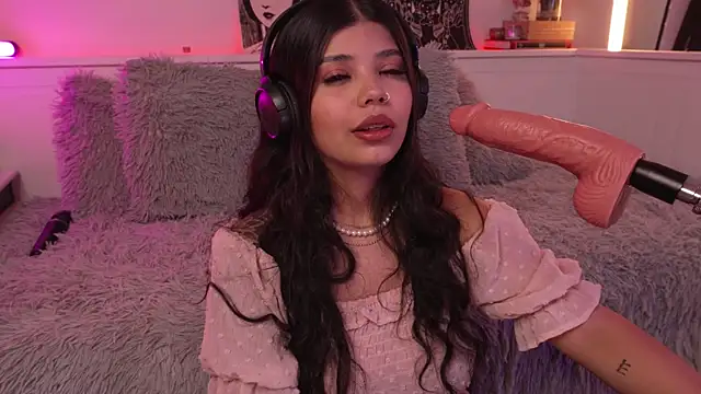 sophieee art online show from February 2026 08:38:02 PM