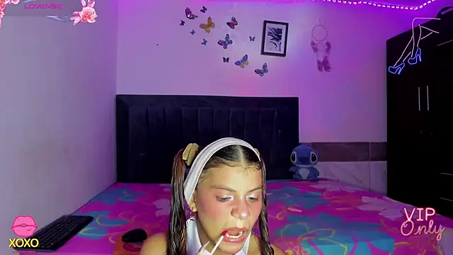 Snapshot of emmie_bunny chatting on July 2026 12:02:02 AM emmie bunny online show from July 2026 12:02:02 AM