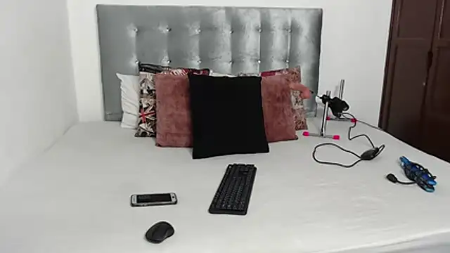 DaiishaWolf online show from November 2025 06:30:01 PM