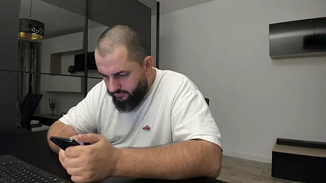 Snapshot of DravenPeak chatting on September 2025 07:37:01 PM DravenPeak online show from September 2025 07:37:01 PM