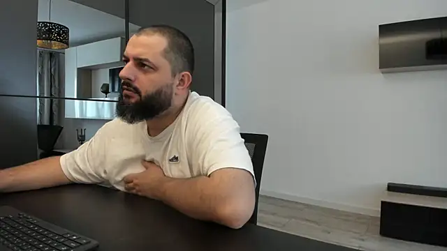 Snapshot of DravenPeak chatting on September 2025 06:28:02 AM DravenPeak online show from September 2025 06:28:02 AM