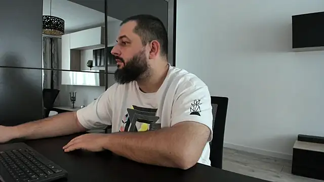 Snapshot of DravenPeak chatting on October 2025 08:54:02 AM DravenPeak online show from October 2025 08:54:02 AM