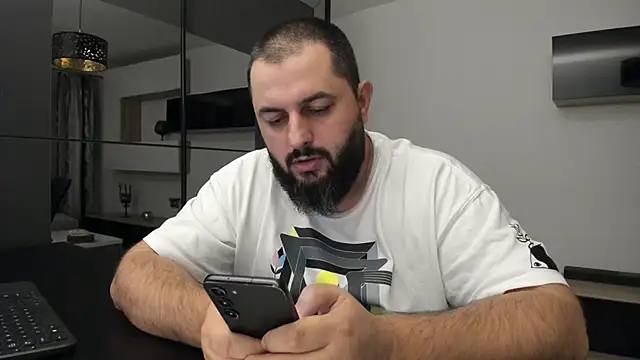 Snapshot of DravenPeak chatting on October 2025 10:07:01 PM DravenPeak online show from October 2025 10:07:01 PM