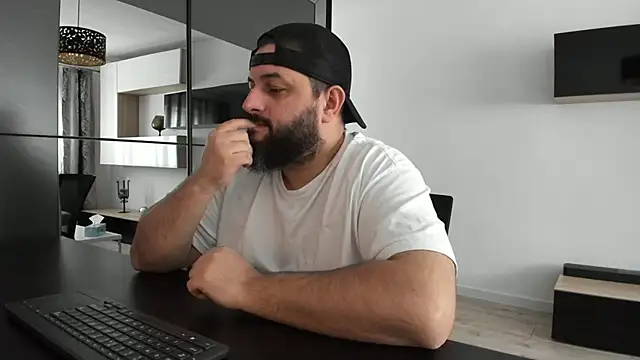 Snapshot of DravenPeak chatting on October 2025 10:59:02 AM DravenPeak online show from October 2025 10:59:02 AM