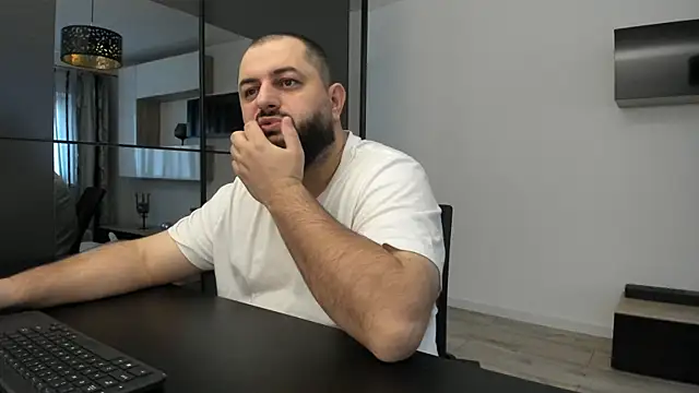 Snapshot of DravenPeak chatting on October 2025 08:00:02 AM DravenPeak online show from October 2025 08:00:02 AM