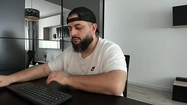 Snapshot of DravenPeak chatting on October 2025 10:32:02 AM DravenPeak online show from October 2025 10:32:02 AM