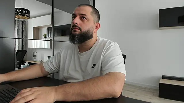 Snapshot of DravenPeak chatting on October 2025 10:52:02 AM DravenPeak online show from October 2025 10:52:02 AM