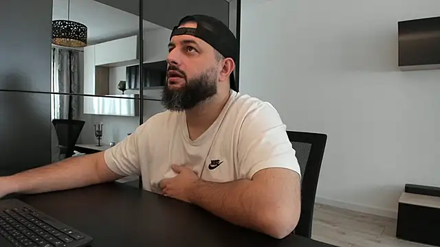 Snapshot of DravenPeak chatting on October 2025 11:25:01 AM DravenPeak online show from October 2025 11:25:01 AM