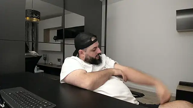 Snapshot of DravenPeak chatting on October 2025 11:29:02 PM DravenPeak online show from October 2025 11:29:02 PM