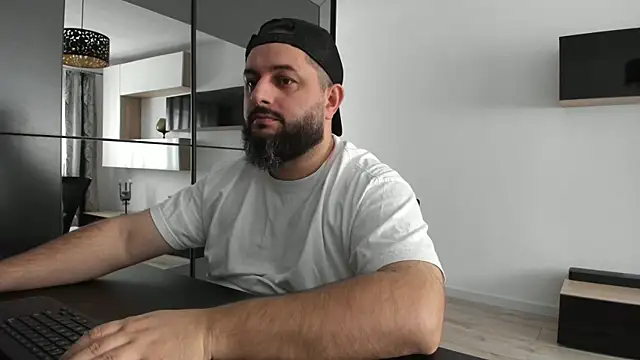 Snapshot of DravenPeak chatting on October 2025 12:06:02 PM DravenPeak online show from October 2025 12:06:02 PM