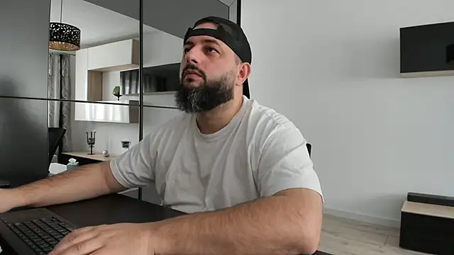 Snapshot of DravenPeak chatting on November 2025 10:06:02 AM DravenPeak online show from November 2025 10:06:02 AM