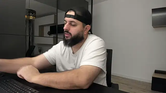 Snapshot of DravenPeak chatting on November 2025 03:27:01 AM DravenPeak online show from November 2025 03:27:01 AM