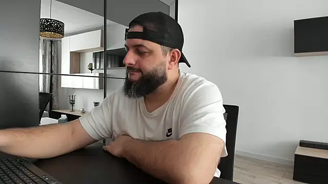 Snapshot of DravenPeak chatting on November 2025 10:49:01 AM DravenPeak online show from November 2025 10:49:01 AM