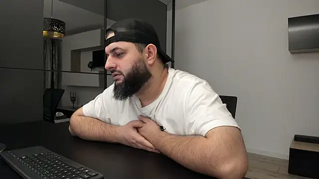 Snapshot of DravenPeak chatting on November 2025 12:22:02 AM DravenPeak online show from November 2025 12:22:02 AM