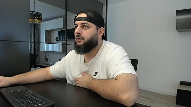 Snapshot of DravenPeak chatting on November 2025 12:27:02 PM DravenPeak online show from November 2025 12:27:02 PM