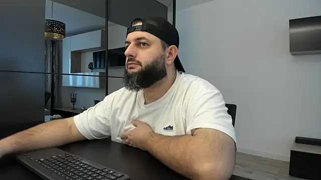 Snapshot of DravenPeak chatting on November 2025 02:04:01 PM DravenPeak online show from November 2025 02:04:01 PM