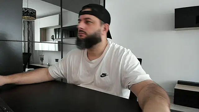 Snapshot of DravenPeak chatting on November 2025 06:45:01 AM DravenPeak online show from November 2025 06:45:01 AM