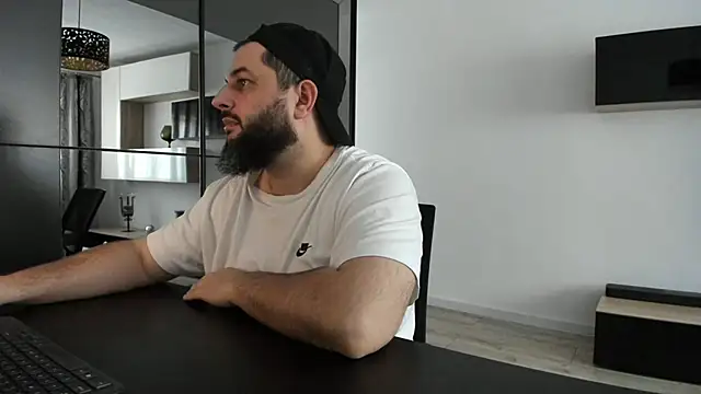 Snapshot of DravenPeak chatting on November 2025 12:56:01 PM DravenPeak online show from November 2025 12:56:01 PM