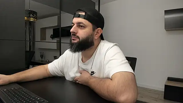 Snapshot of DravenPeak chatting on November 2025 10:15:02 PM DravenPeak online show from November 2025 10:15:02 PM