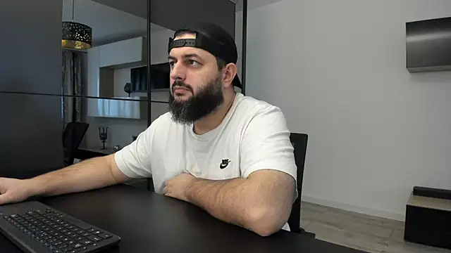 Snapshot of DravenPeak chatting on November 2025 02:01:01 PM DravenPeak online show from November 2025 02:01:01 PM