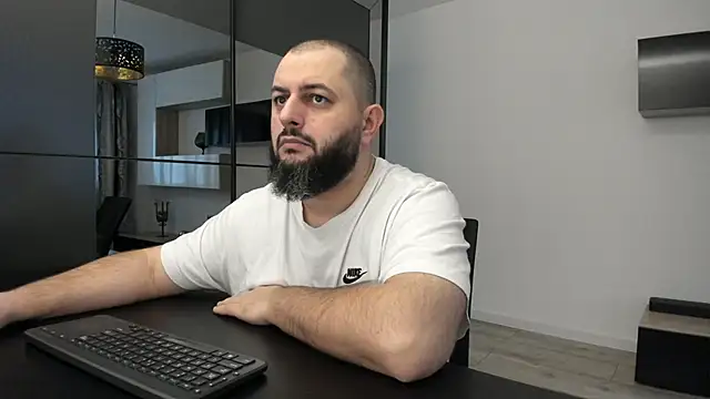 Snapshot of DravenPeak chatting on November 2025 11:03:01 AM DravenPeak online show from November 2025 11:03:01 AM