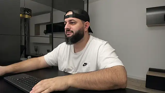 Snapshot of DravenPeak chatting on November 2025 09:03:01 PM DravenPeak online show from November 2025 09:03:01 PM