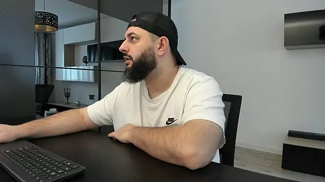 Snapshot of DravenPeak chatting on November 2025 10:47:02 AM DravenPeak online show from November 2025 10:47:02 AM