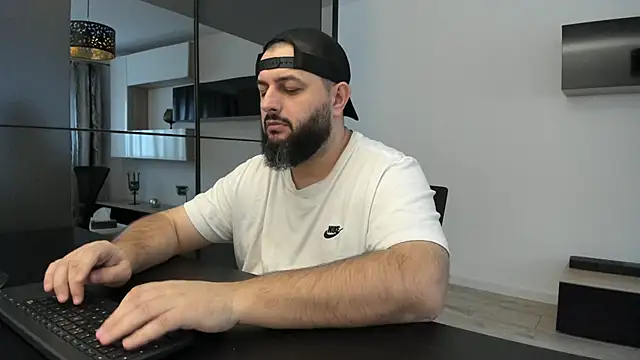 Snapshot of DravenPeak chatting on November 2025 10:48:01 AM DravenPeak online show from November 2025 10:48:01 AM